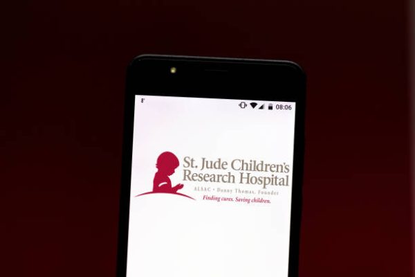 BRAZIL - 2019/07/11: In this photo illustration a St. Jude Children's Research Hospital logo seen displayed on a smartphone. (Photo Illustration by Rafael Henrique/SOPA Images/LightRocket via Getty Images)